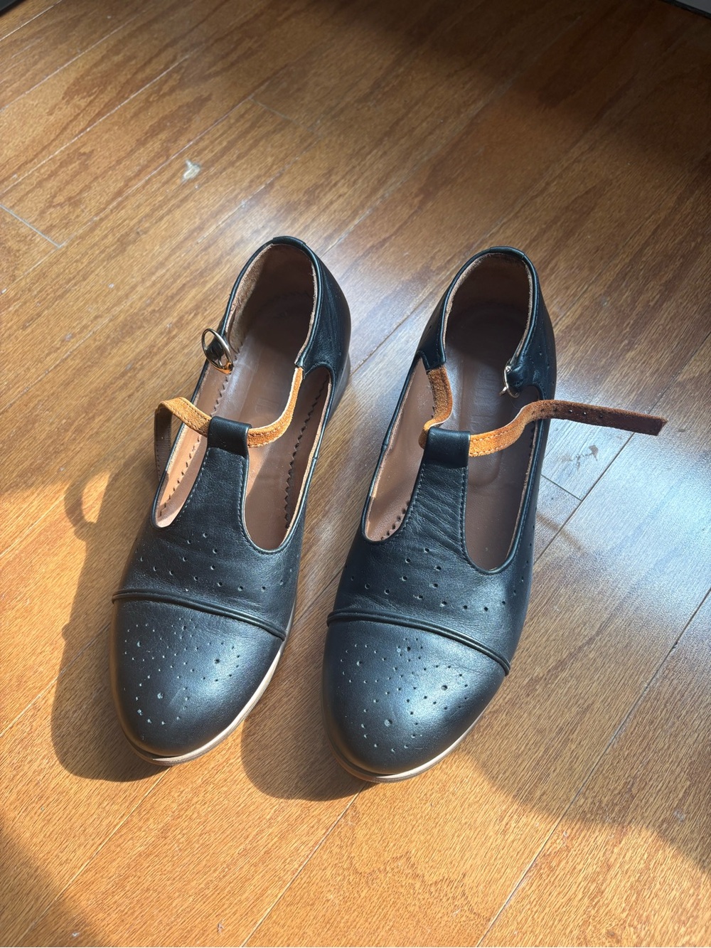 Julia Bo Women's Black T-Strap Leather Flats